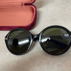 Gucci Black Round Sunglasses